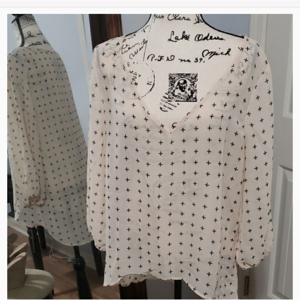 Sheer cross pattern long sleeve blouse - Picture 2 of 2